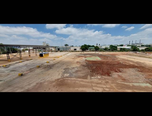 1,000M² WAREHOUSE FOR SALE IN CLAYVILLE